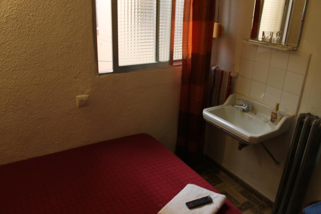 Hostal Xucar Мадрид Номер фото