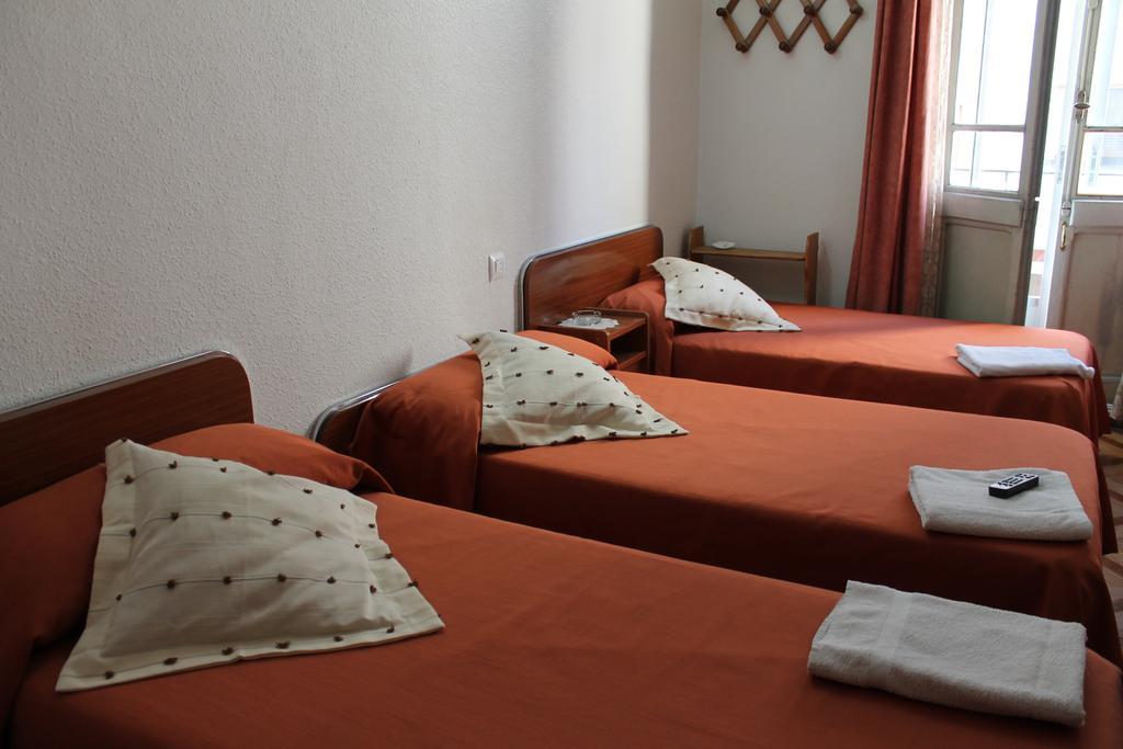 Hostal Xucar Мадрид Номер фото