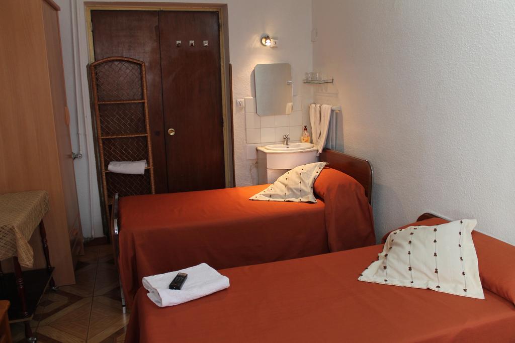 Hostal Xucar Мадрид Номер фото